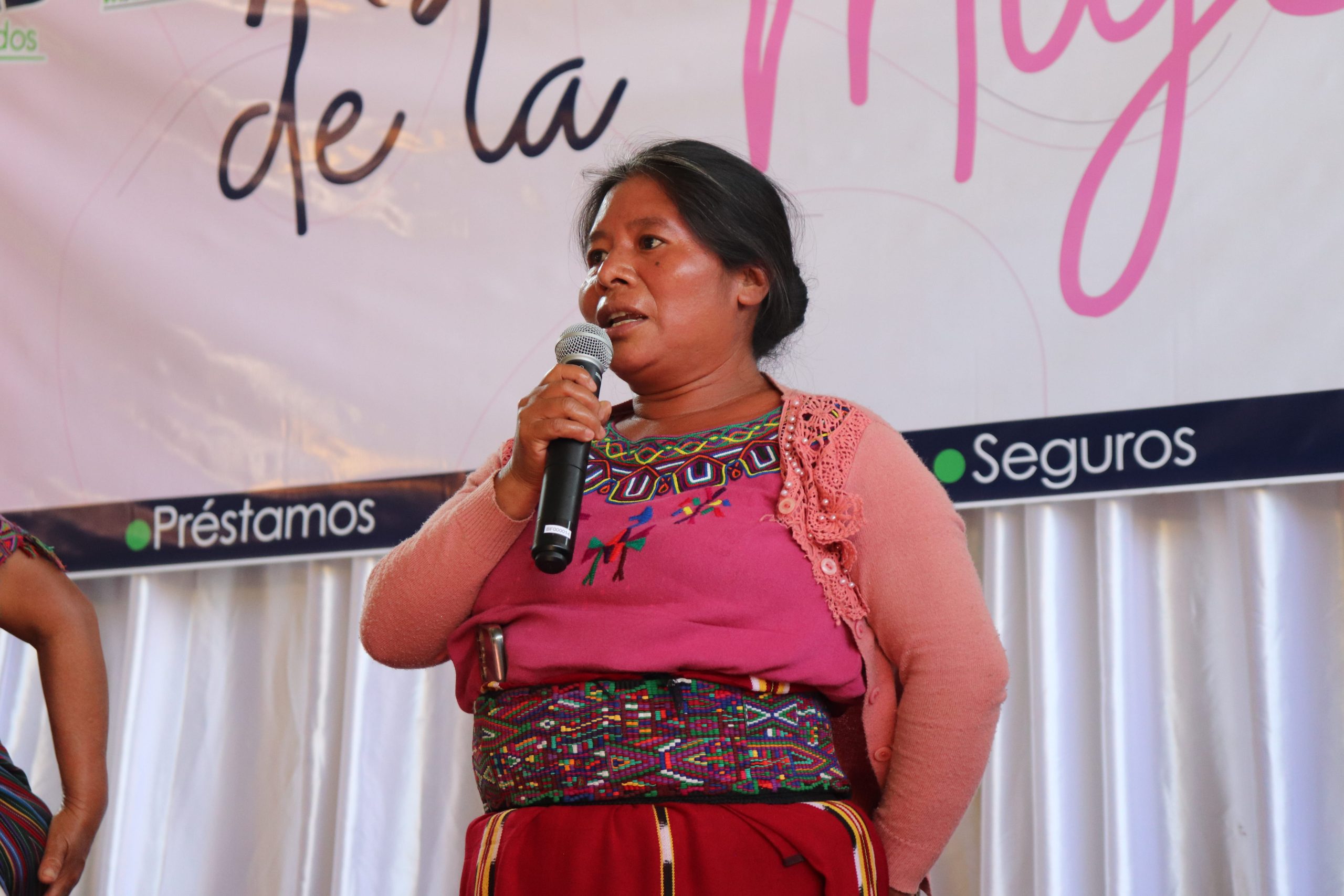 Mujer participante del programa Florece en desarrollo personal